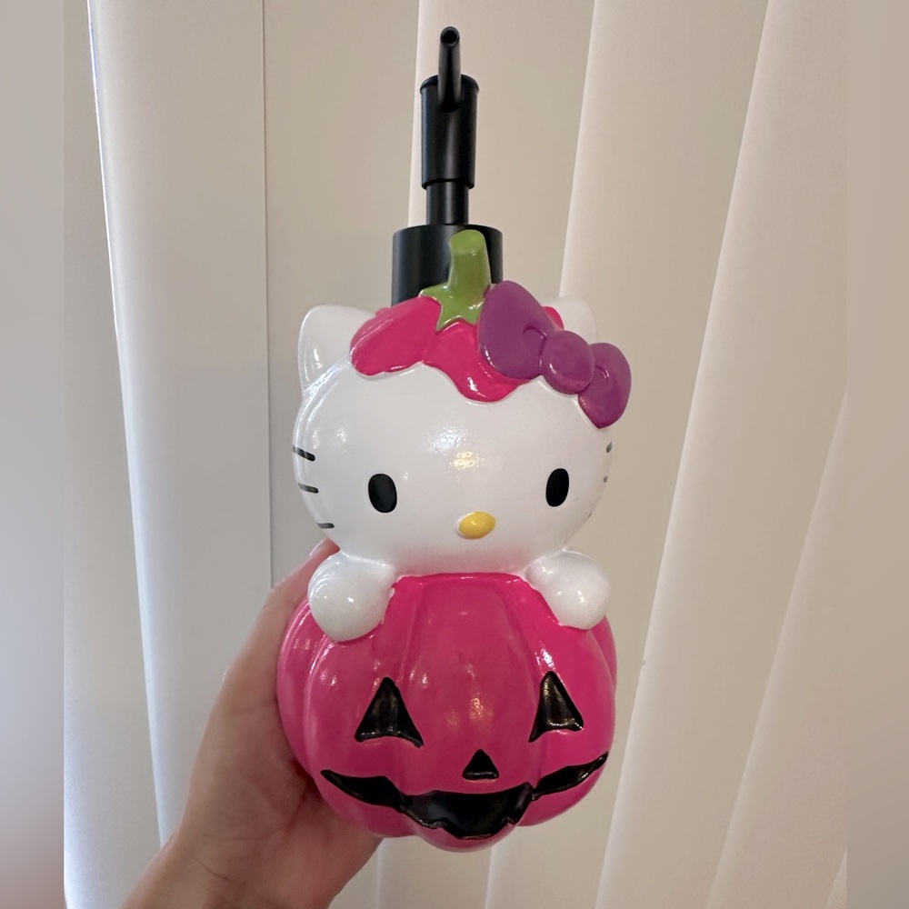 NWT Hello Kitty Pumpkin Soap Dispenser